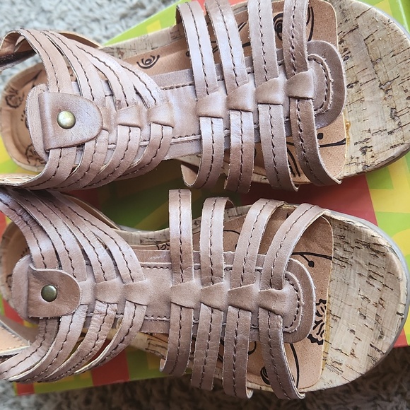 Bare Traps Roanna Sandal - Picture 5 of 11